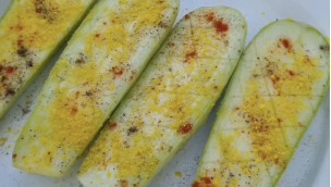 Запечені кабачки з маслом Гхі та сирною сіллю